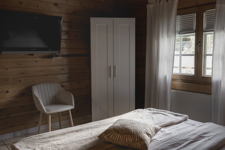 Schlafzimmer 1 mit TV