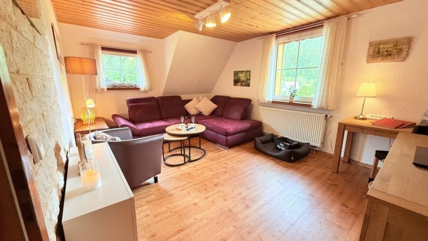OG Wohnzimmer mit großen TV