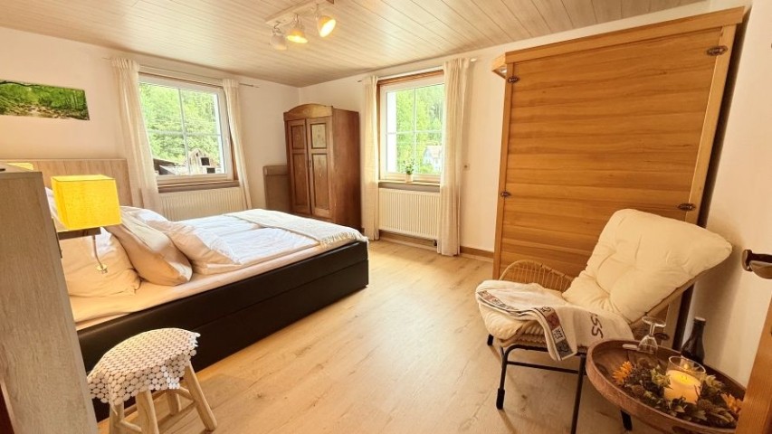 Hochparterre Schlafzimmer mit Infrarotsauna