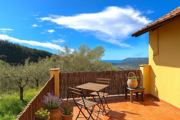 Ost-Süd ausgerichtete Terrasse in der oberen Etage