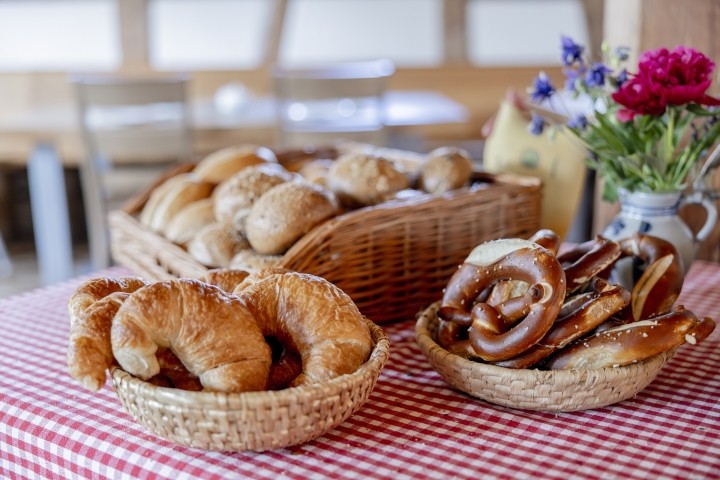 Jeden Morgen frisch vom Bäcker: Brötchenservice