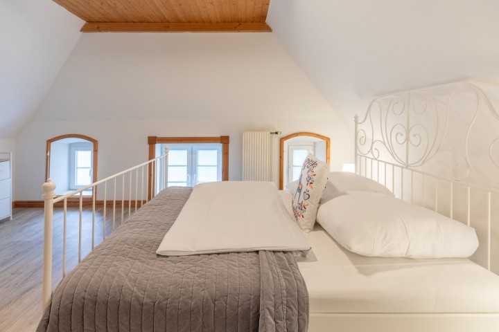 Helles Schlafzimmer mit Kommode Helles Schlafzimmer mit Kommode