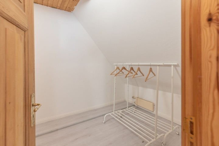 Helles Schlafzimmer mit begehbarem Kleiderschrank Helles Schlafzimmer mit begehbarem Kleiderschrank