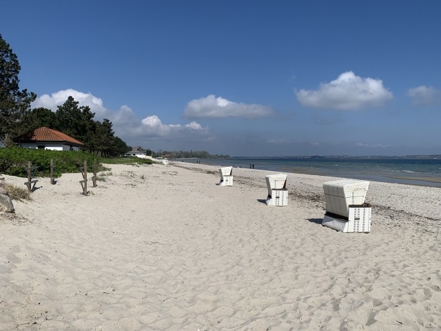 Strand Holnis