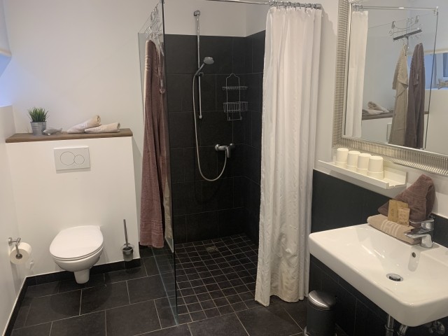 Bodentiefe Dusche.