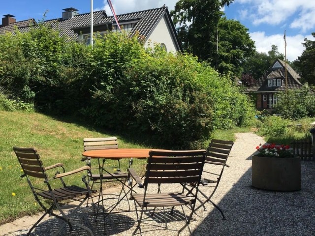 Weitere Terrassenplätze auf der Rückseite.