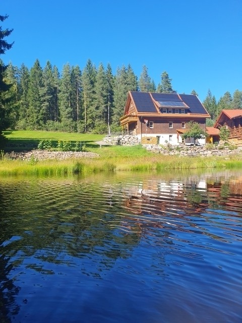 Haus vom Weiher aus Haus vom Weiher aus