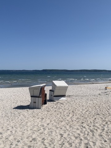 Strand Holnis
