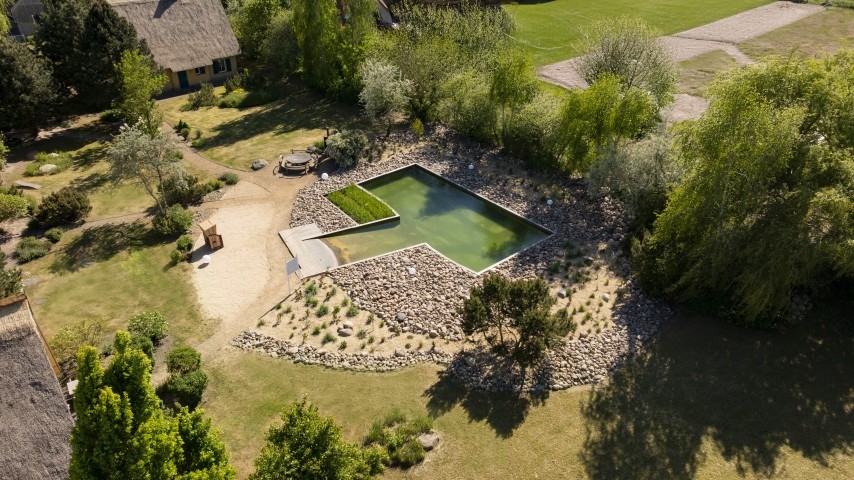 Reetdachhaus in Krienke - 4-Haus Anlage  mit Schwimmteich