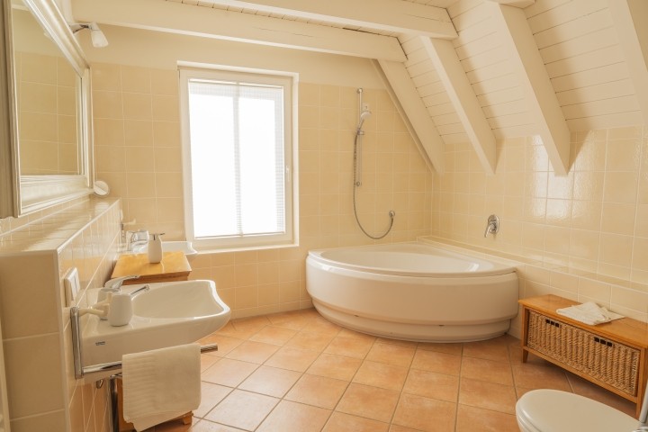 Reetdachhaus Kranich - Bad im 1. OG Reetdachhaus Kranich - Bad im 1. OG