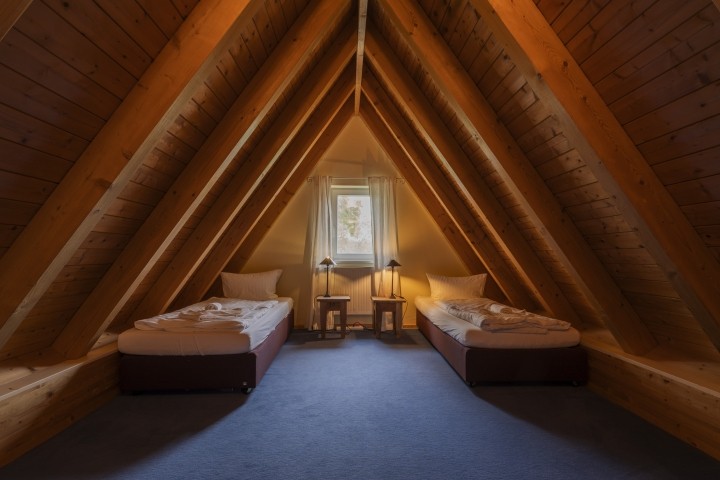 Reetdachhaus Kranich - Spitzboden mit Aufbettung Reetdachhaus Kranich - Spitzboden mit Aufbettung