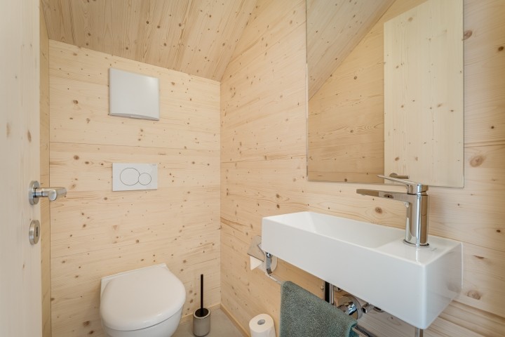 Separate Toilette im DG