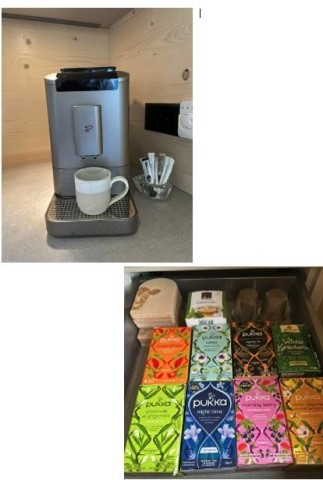 Kaffee und Tee steht kostenlos zur Verfügung.