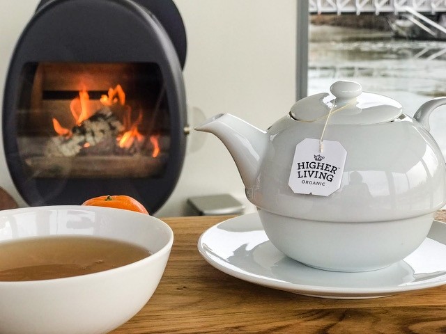 Wie wär's mit einer Tasse Tee am Kamin? 