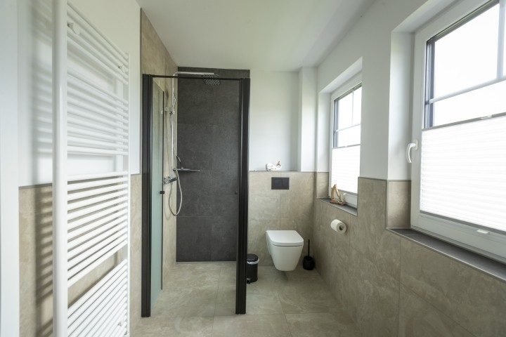 Badezimmer OG mit Regendusche Badezimmer OG mit Regendusche