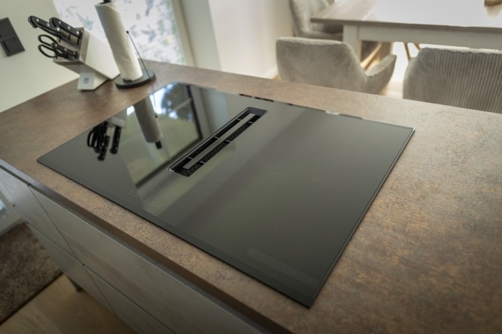 Kücheninsel mit Induktionskochfeld Kücheninsel mit Induktionskochfeld