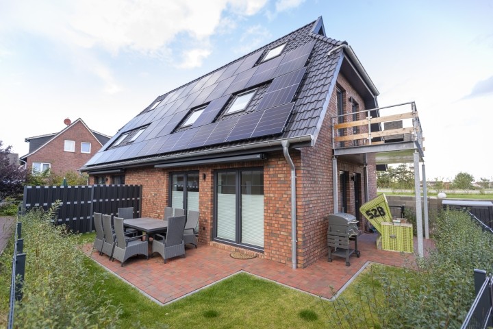 2 Terrassen mit Sitzmöglichkeit, Grill, Strandkorb 2 Terrassen mit Sitzmöglichkeit, Grill, Strandkorb