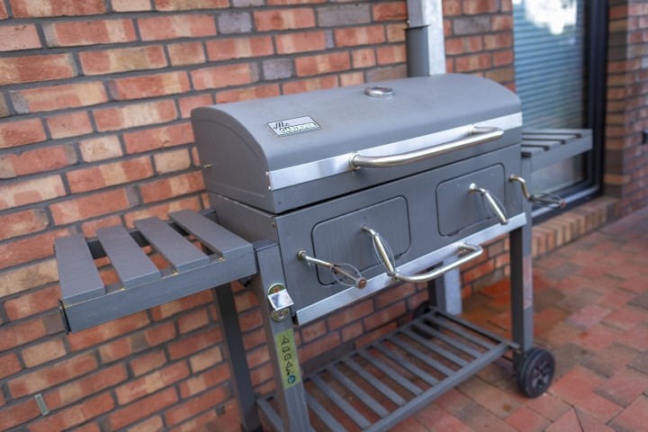 Eingezäunter Garten mit Grill Eingezäunter Garten mit Grill