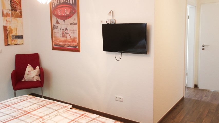großes Schlafzimmer - mit TV
