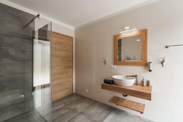 Moderne Bäder mit Dusche