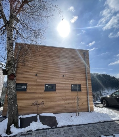 Winterzauber Straßenseite