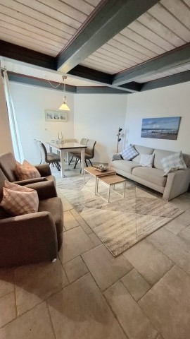 Geräumiges Wohnzimmer Geräumiges Wohnzimmer