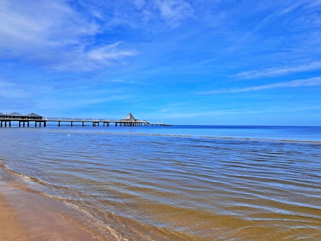 Ostsee und im Hintergrund Seebrücke Heringsdorf Ostsee und im Hintergrund Seebrücke Heringsdorf