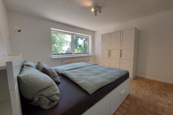 Schlafzimmer 1
