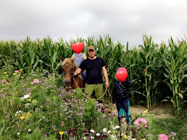 Ausritt mit dem Pony "Felix". Wir führen gerne das Pony.