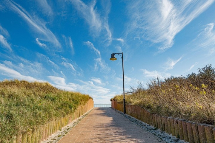 Weg zur Promenade neben dem Appartementhaus Weg zur Promenade neben dem Appartementhaus