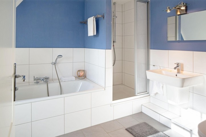 Badezimmer eins Badezimmer eins