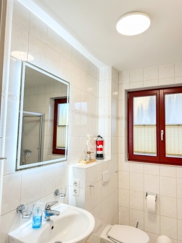 Bad mit Dusche im EG
