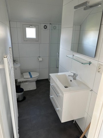 Badezimmer mit Regendusche