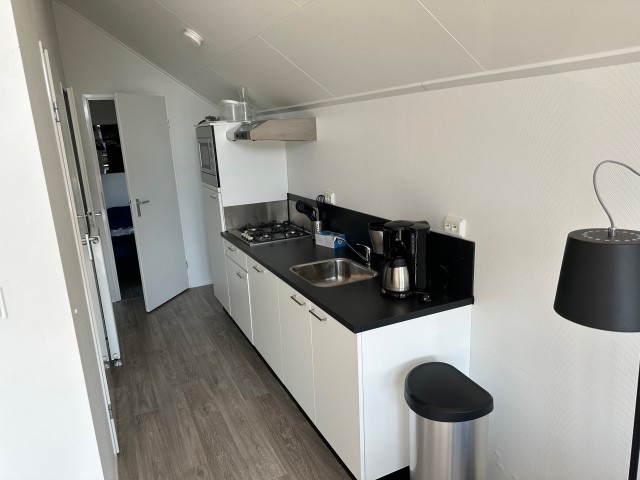 Küche mit Gasherd und Kafeemaschine