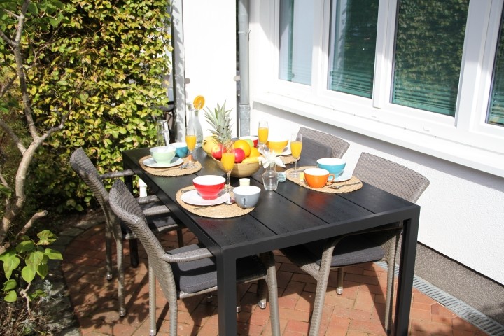 Einladender Außenbereich – perfekt für Frühstück oder Abendessen
