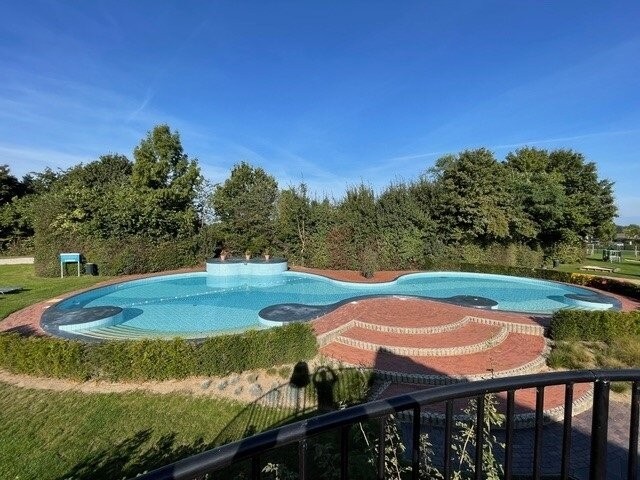 Der Pool sorgt im Sommer für Erfrischung 