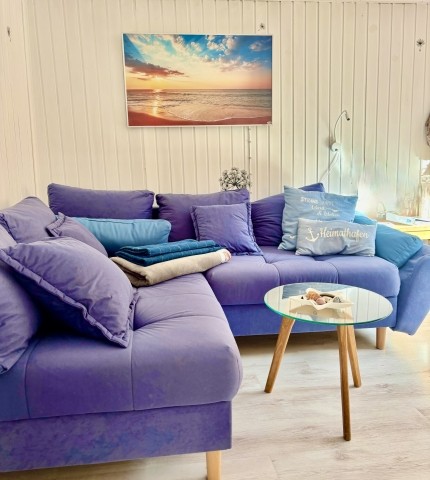 Kuschliges Ecksofa mit Leselampen und einer Infrarot Heizung im Boot versteckt Kuschliges Ecksofa mit Leselampen und einer Infrarot Heizung im Boot versteckt