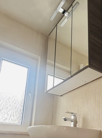 Der Spiegelschrank hat Platz genug für zwei Der Spiegelschrank hat Platz genug für zwei