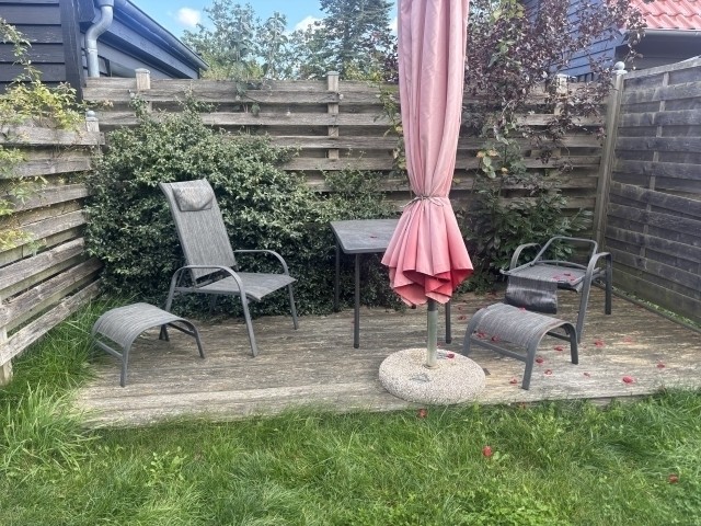 Im Garten, am Ende der Einfahrt im Garten