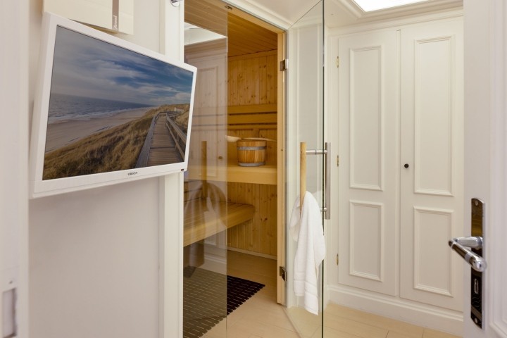 Wellnessbereich mit Sauna im Souterrain Wellnessbereich mit Sauna im Souterrain