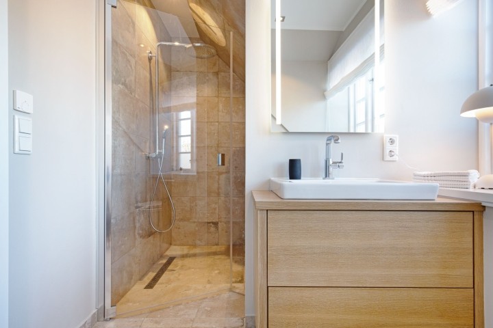 Badezimmer eins im OG mit Sauna Badezimmer eins im OG mit Sauna