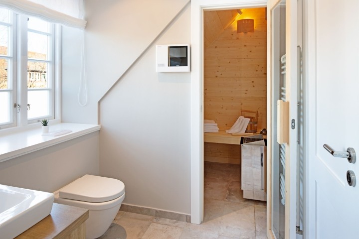 Badezimmer eins im OG mit Sauna Badezimmer eins im OG mit Sauna