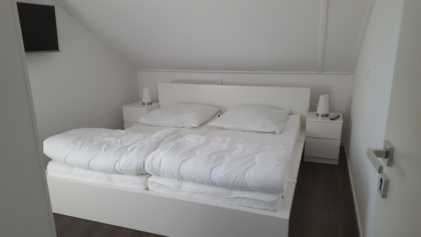 Schlafzimmer mit Doppelbett