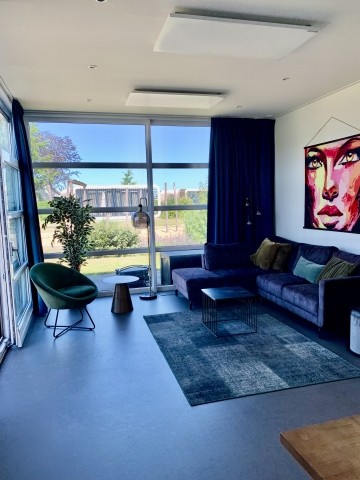 offener und lichtdurchfluteter Wohnraum