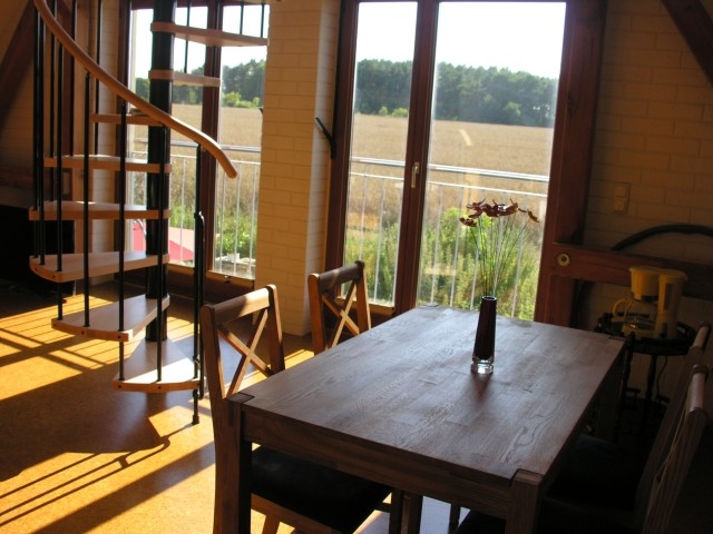 Essplatz und Wendeltreppe zur Galerie Essplatz und Wendeltreppe zur Galerie