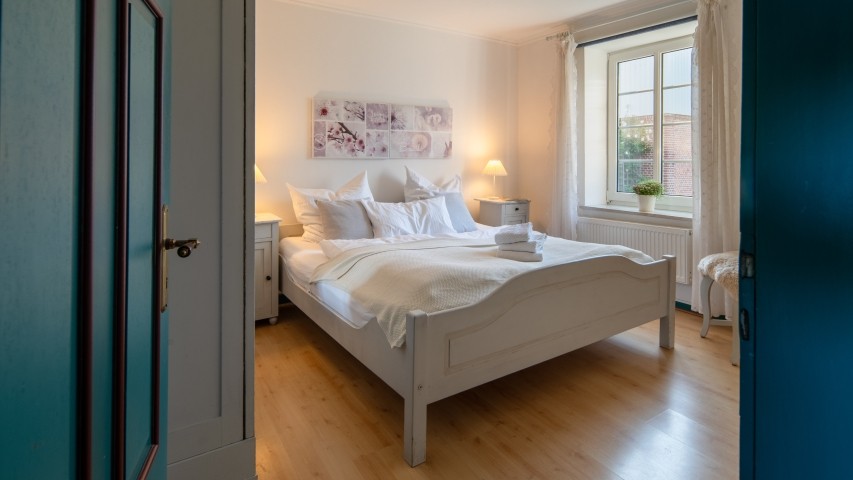 Schlafzimmer mit Doppelbett