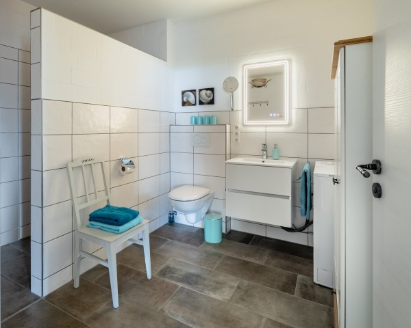 Duschbad mit Waschmaschine (Nutzung kostenfrei)