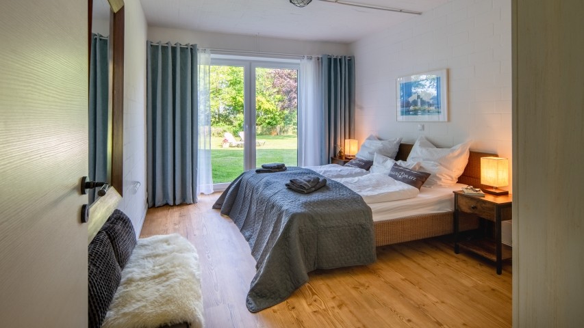 Schlafzimmer mit Doppelbett