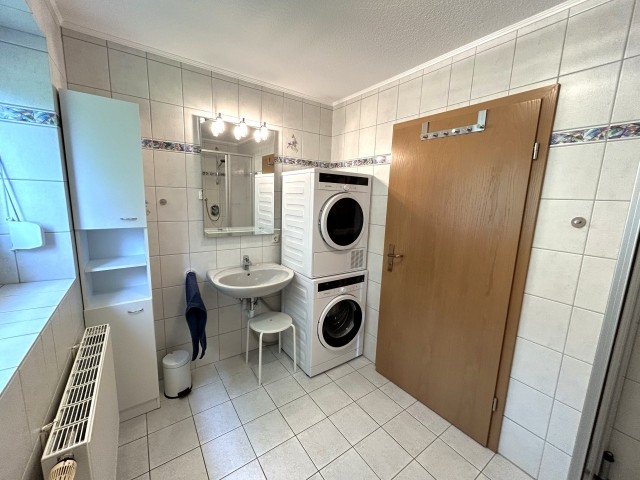 Hauptbad Waschmaschine Trockner