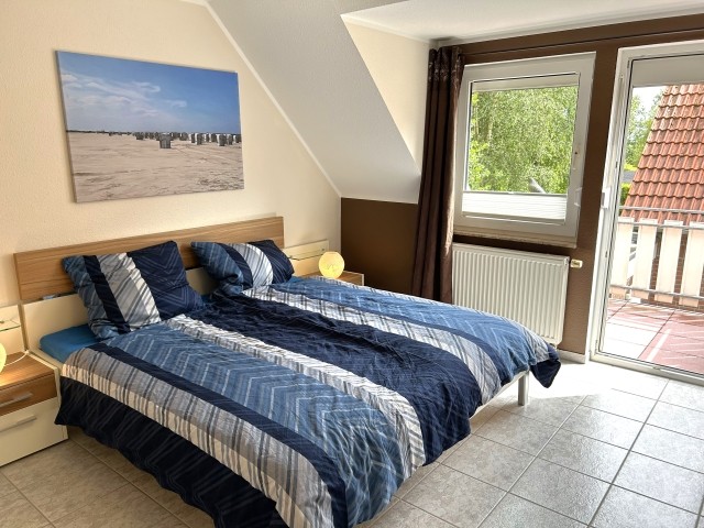 Schlafzimmer Doppelbett Balkon